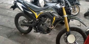 Terparkir di Depan Rumah, Motor Trail di Mojo Surabaya Raib Dicuri Orang
