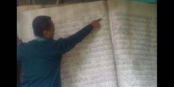 Al Qur'an Setinggi 2 Meter Datang Secara Tiba-tiba di Rumah Warga Sidoarjo