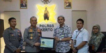 Aktif Dalam Laporan SPT, Polres Mojokerto Kota Terima Penghargaan dari KPP Pratama