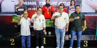 Serahkan Medali Kejuaraan Bulu Tangkis Piala Gubernur, Adhy Berharap Sumbang Medali di PON