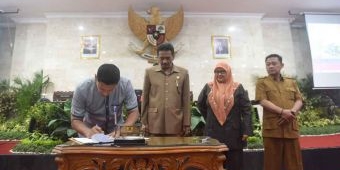 Wali Kota Kediri dan Ketua DPRD Teken Persetujuan Raperda tentang Perubahan APBD TA 2023 Jadi Perda