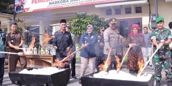 Polres Kediri Musnahkan Ratusan Ribu Pil Dobel L