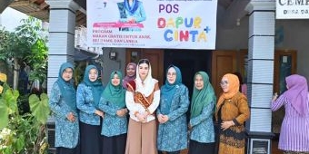 Ketua TP PKK Trenggalek Tinjau Distribusi Makanan Bergizi di Desa Dawuhan