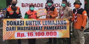 Tim Brantas dan BP 13 Pamekasan Kirim Bantuan Uang Tunai untuk Korban Erupsi Semeru di Lumajang