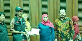 Pantarlih Coklit di Rumah Gubernur, Khofifah Ingatkan Gunakan Hak Pilih secara Demokratis