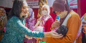Percepat Penurunan Stunting, Ketua TP PKK Kabupaten Kediri Pimpin Monev Bulan Timbang di Mojo