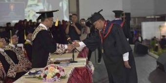Rektor Universitas Trunojoyo Madura Wisudakan 1.144 Mahasiswa