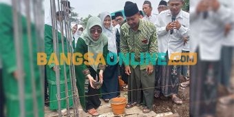 Anggota DPRD Jatim Pimpin Peletakan Batu Pertama Pembangunan Kantor MWCNU Rejoso Pasuruan