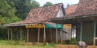 Petugas Kesehatan Dituding Abai soal Kakek Penderita Hernia di Sampang