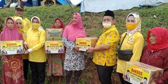 Gelar Bakti Sosial, ​Ketua DPD Golkar Jatim dan Jombang Beri Bantuan kepada Ratusan Korban Banjir