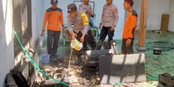 Kebakaran di Ngawi, Polisi RW Cepat Tanggap Padamkan Api