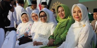 Ning Ita Bersama Ribuan Warga Kota Mojokerto Hadiri Puncak Harlah 1 Abad NU