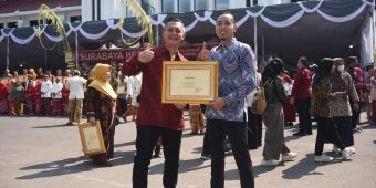 Tampil Memukau, PT Gudang Garam Menangi Parade Budaya dan Pawai Bunga Surabaya Vaganza 2023