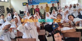 Cegah Kenakalan Anak, YLBH Fajar Trilaksana Kenalkan BPHN di SMPN 22 Gresik