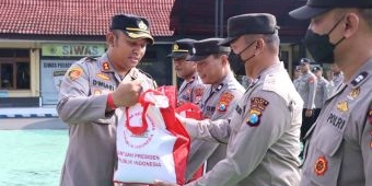 Apel Pagi, Kapolres Ngawi Berikan Bantuan Presiden RI ke Personelnya