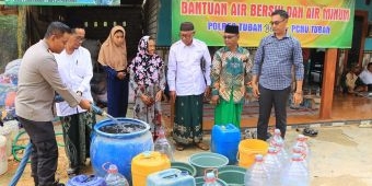 PCNU dan Polres Tuban Berikan Bantuan Air Bersih di Beberapa Desa Terdampak Kekeringan