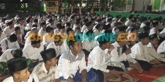 peringati-hsn-2023-ribuan-santri-di-gresik-turut-baca-1-miliar-shalawat-nariyah
