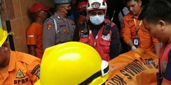 Diduga Korsleting, Rumah 2 Lantai di Gayungan Surabaya Terbakar, Dua Lansia Meninggal Dunia