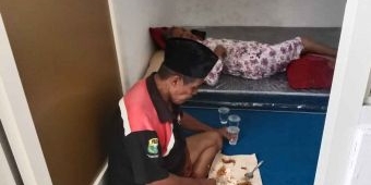 Ada Pasangan Lansia Terlantar di Stadion Bangkalan