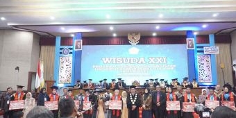 Ratusan Mahasiswa Unirow Tuban Diwisuda, Rektor: Dunia Usaha Tak Perlu Kawatirkan Legalitas Ijazah