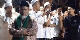 Pasca Dibongkar, Peziarah dari Luar Daerah Istighotsah di Makam Syakh Mohammad Gresik