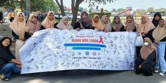 Peduli HIV/AIDS, PIK-R SMKN 1 Purwoasri Gelar Aksi Simpatik di Kawasan SLG