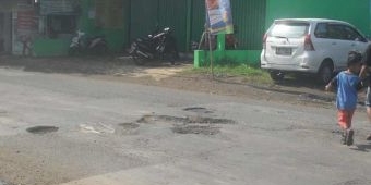Infrastruktur Berupa Jalan di Kecamatan Sokaraja Banyak yang Rusak, Aktivitas Warga Terganggu