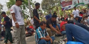 Angkat UMKM Candi Wates Pasuruan, Caleg PKB Gelar Lomba Catur