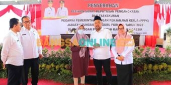 Bupati Gresik Serahkan 547 SK PPPK Guru Formasi 2022