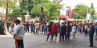 Demo di DPRD Gresik, Ratusan Juru Parkir Tuntut Bagi Hasil Lebih Besar