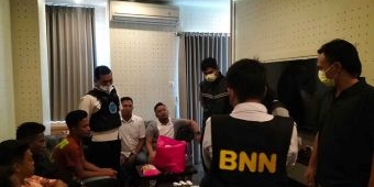 10 Orang Digerebek BNNK Surabaya Usai Pesta Narkoba di Hotel Twin Tower