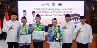 Lamongan Berangkatkan 1697 Calon Jemaah Haji, Penjual Kipas Bambu Asal Sukodadi Jadi CJH Inspiratif