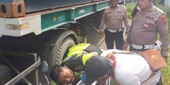 Nahas! Gagal Salip dan Oleng, Warga Surabaya Terlindas Truk di Sidoarjo