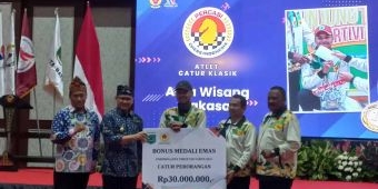 Pj. Wali Kota Batu Bagikan Bonus Rp952,5 Juta untuk Peraih Medali Porprov Jatim 2023