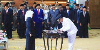 Gubernur Khofifah Lantik Ugas Irwanto Jadi Pj Bupati Probolinggo