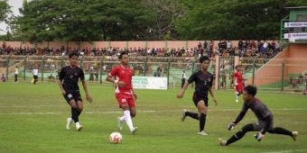 Didukung Ribuan Suporter, Persibo Menang Tipis Lawan Persedikab