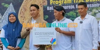 PLN Serahkan Bantuan Program TJSL ke Kampung Wisata Sumber Banteng