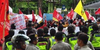 Ratusan Massa di Bojonegoro juga Demo Tolak UU KPK Hasil Revisi