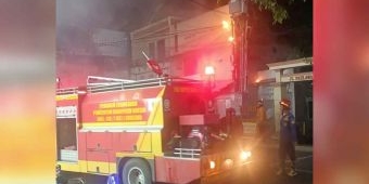 Semalam, Damkar Gresik Jinakkan 2 Kebakaran