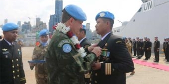 Prajurit Satgas Maritim TNI Konga XXVIII-K/KRI Sultan Hasanudin-366 Terima Penghargaan di Lebanon