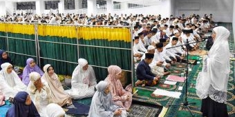 Awali Ramadhan 1444 H, Gubernur dan Wagub Jatim Tarawih Perdana di Masjid Raya Islamic Centre
