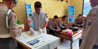 Ratusan Personel Polres Ngawi Ikuti Tes Urin, Ini Hasilnya