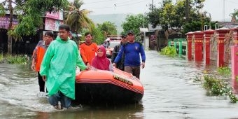 Hujan Deras di Blitar Sebabkan Banjir di 5 Kecamatan, Ratusan Warga Dievakuasi ke Pengungsian