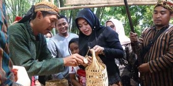Warga Pacet Sulap Kebun Bambu Jadi Pasar Tempoe Doloe
