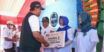 Peringati HSPN 2023, Wali Kota Pasuruan Serahkan Hadiah Pemenang Lomba Kebersihan