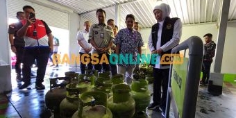 Pastikan Stok Aman, Gubernur Khofifah Sidak Pangkalan dan Agen LPG di Surabaya