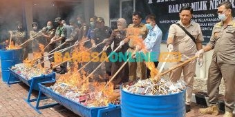 Bea Cukai Kediri Musnahkan Jutaan Batang Rokok Ilegal di TPA Klotok