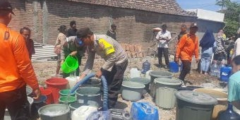Polres Ngawi Distribusikan Air Bersih di Sejumlah Wilayah yang Alami Kekeringan