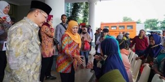 Safari Ramadhan di Kota Batu, Gubernur Khofifah Salurkan Bantuan Sosial