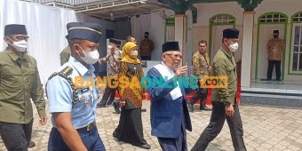 Wapres Hadiri Wisuda Cucunya di Jombang